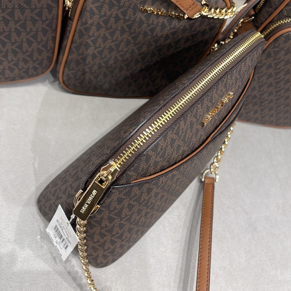MICHAEL KORS Jet Set Medium Logo Dome Satchel Crossbody
Brown
NWT - Picture 5 of 16